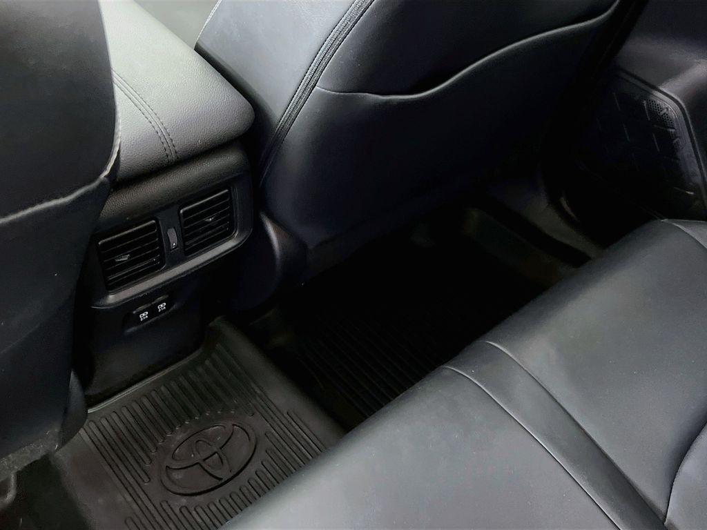2019 Toyota RAV4 XLE Premium - Photo 24