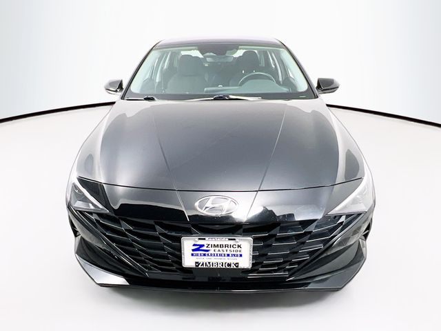 2022 Hyundai Elantra SEL Convenience photo 2