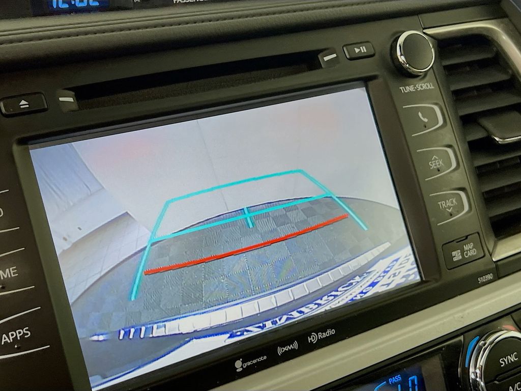 2019 Toyota Highlander XLE - Photo 14