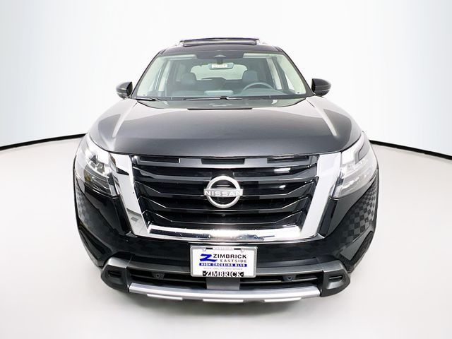 2025 Nissan Pathfinder SL photo 2