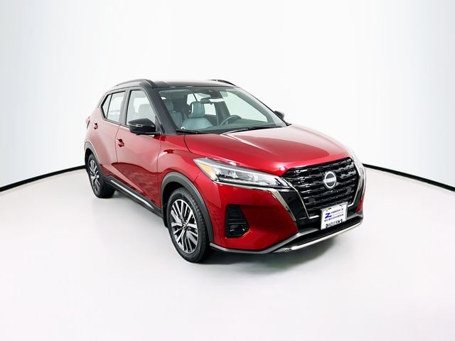2023 Nissan Kicks SR's photo