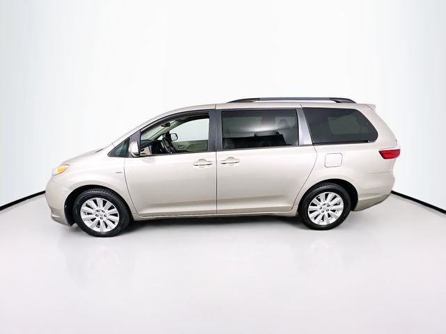 2017 Toyota Sienna LE photo 4