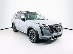 2026 Nissan Pathfinder Platinum SUV