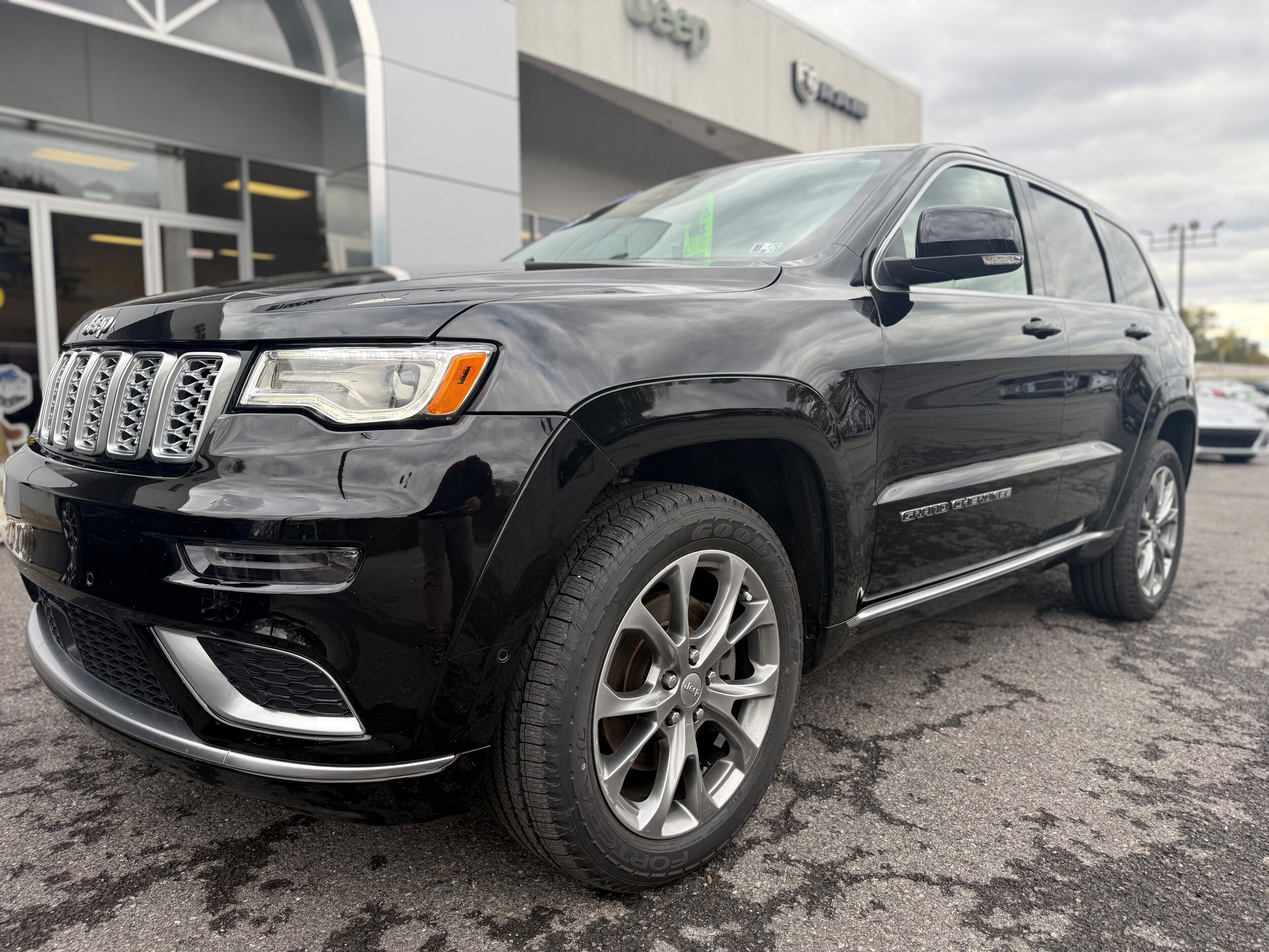 2021 Jeep Grand Cherokee Summit photo 3