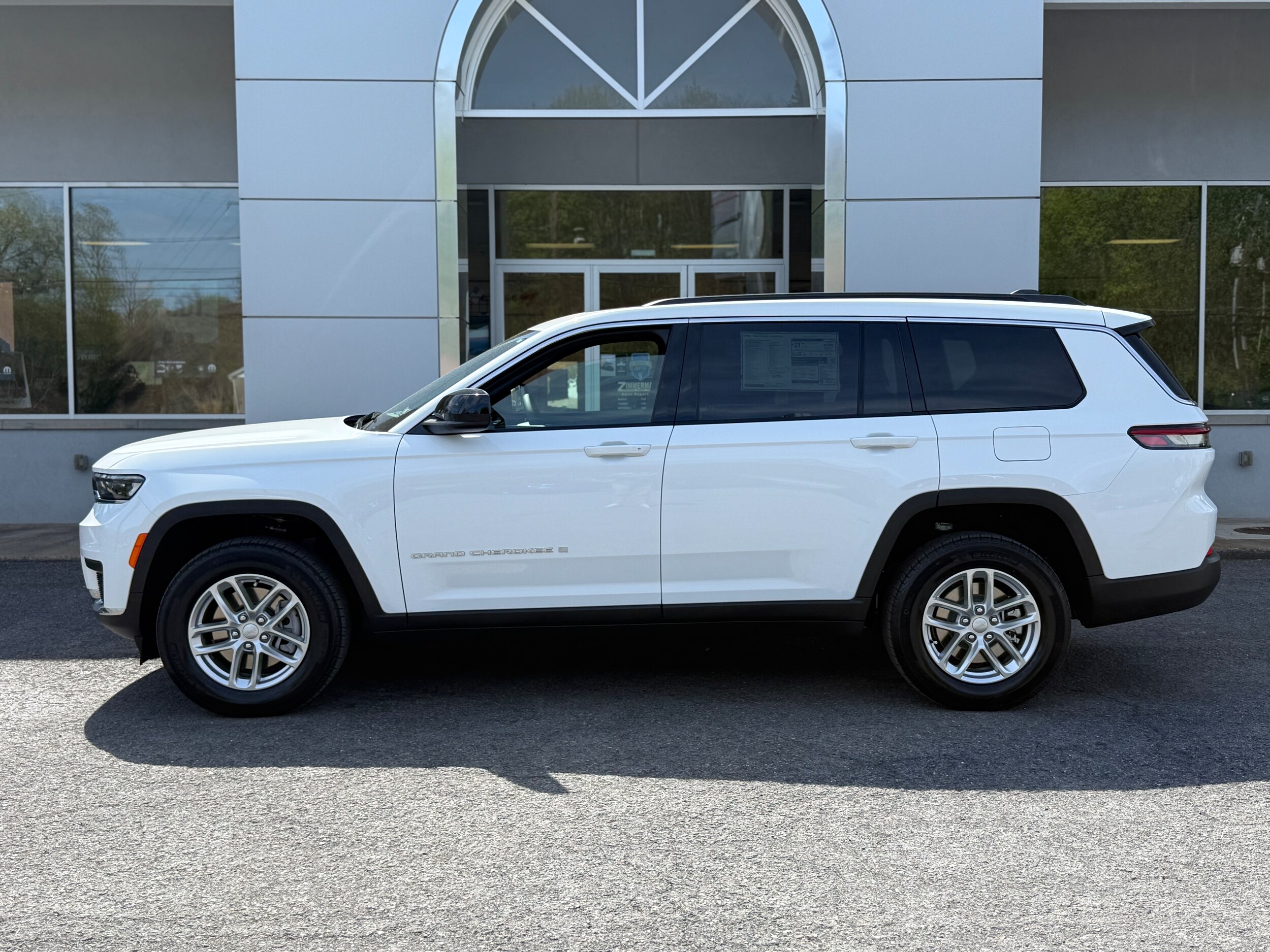 2025 Jeep Grand Cherokee L photo 2