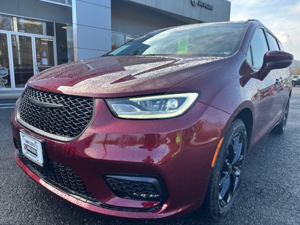 Certified 2022 Chrysler Pacifica Touring L Van Passenger Van