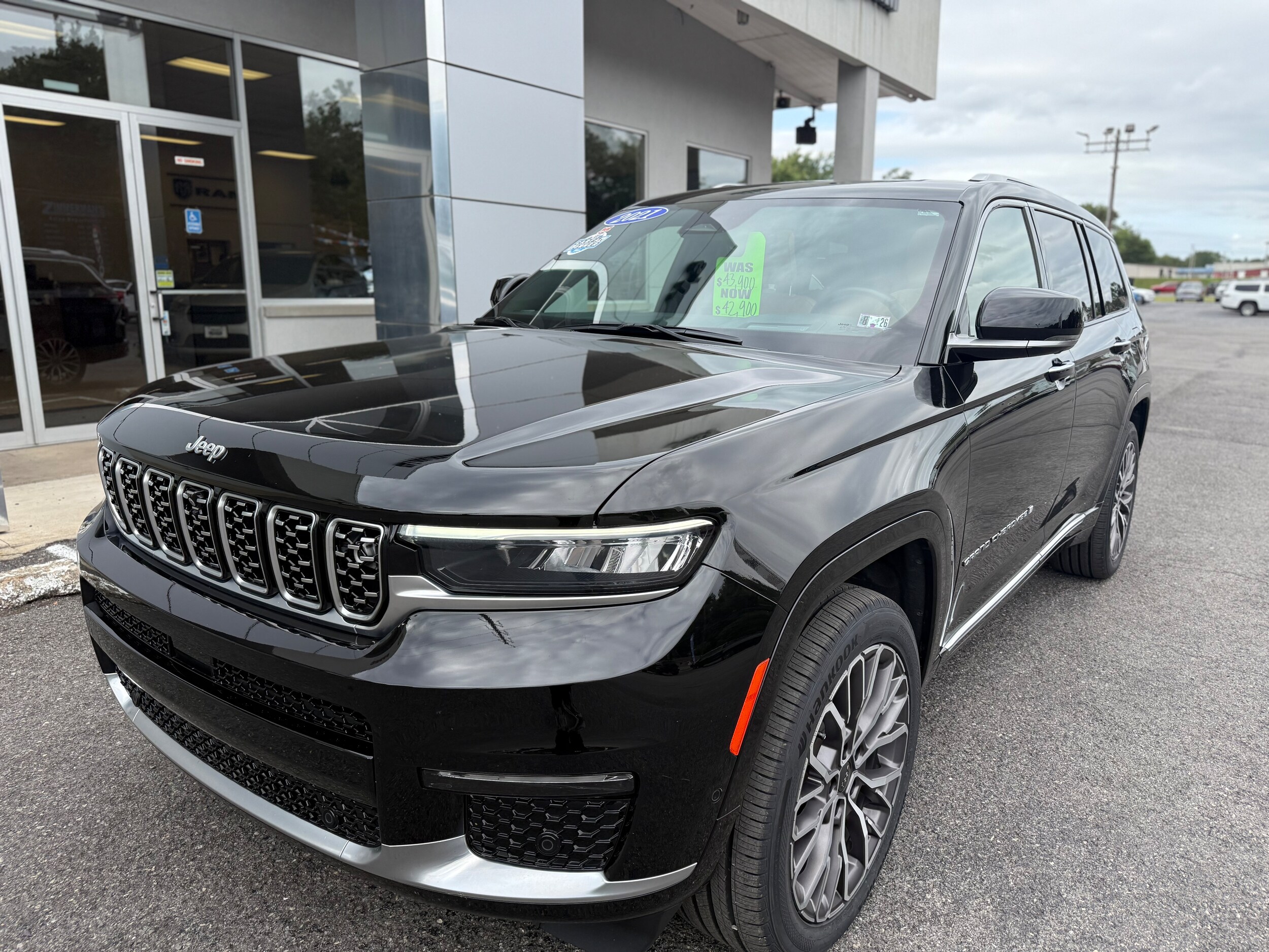 2021 Jeep Grand Cherokee L Summit Reserve photo 3