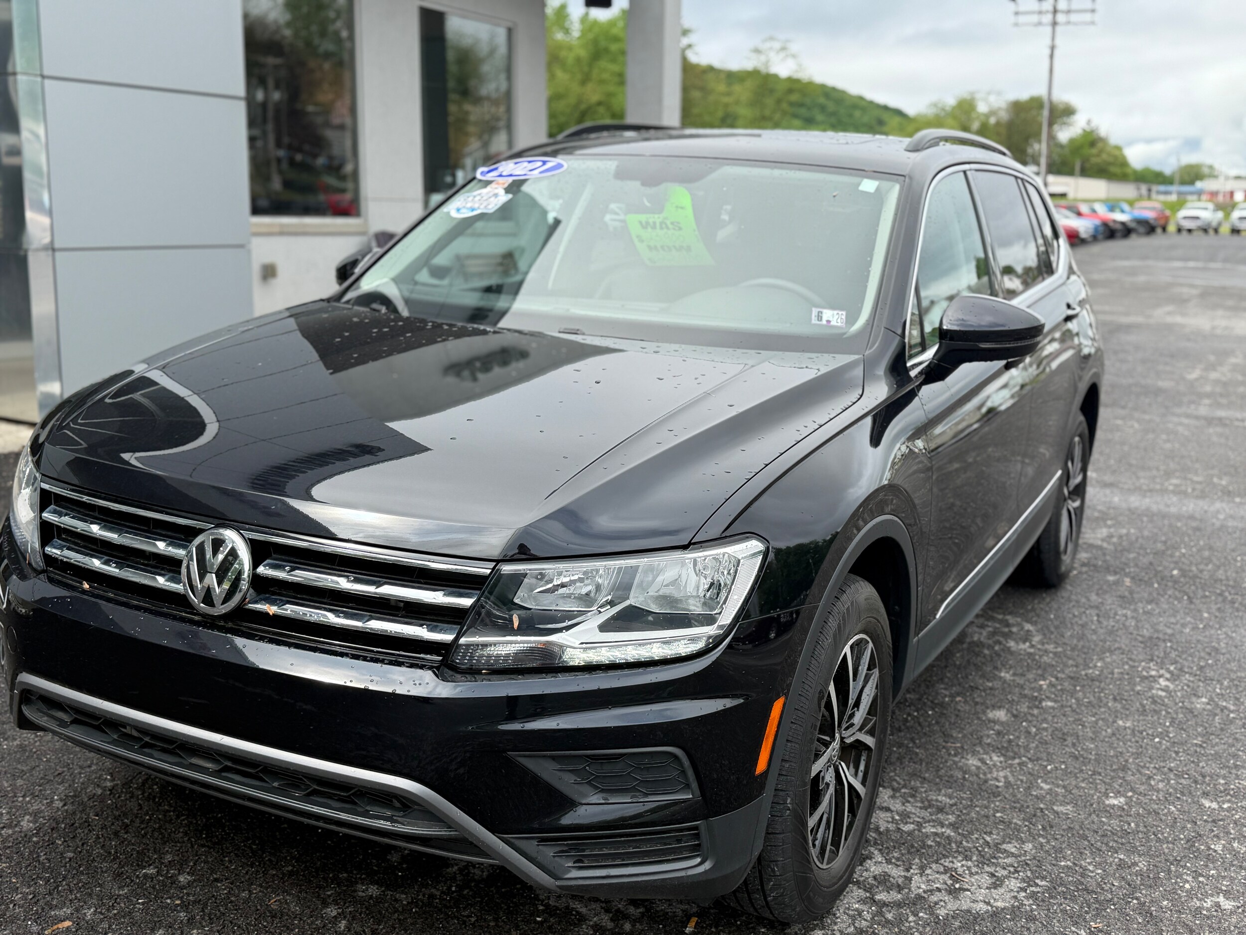 2021 Volkswagen Tiguan SE photo 3