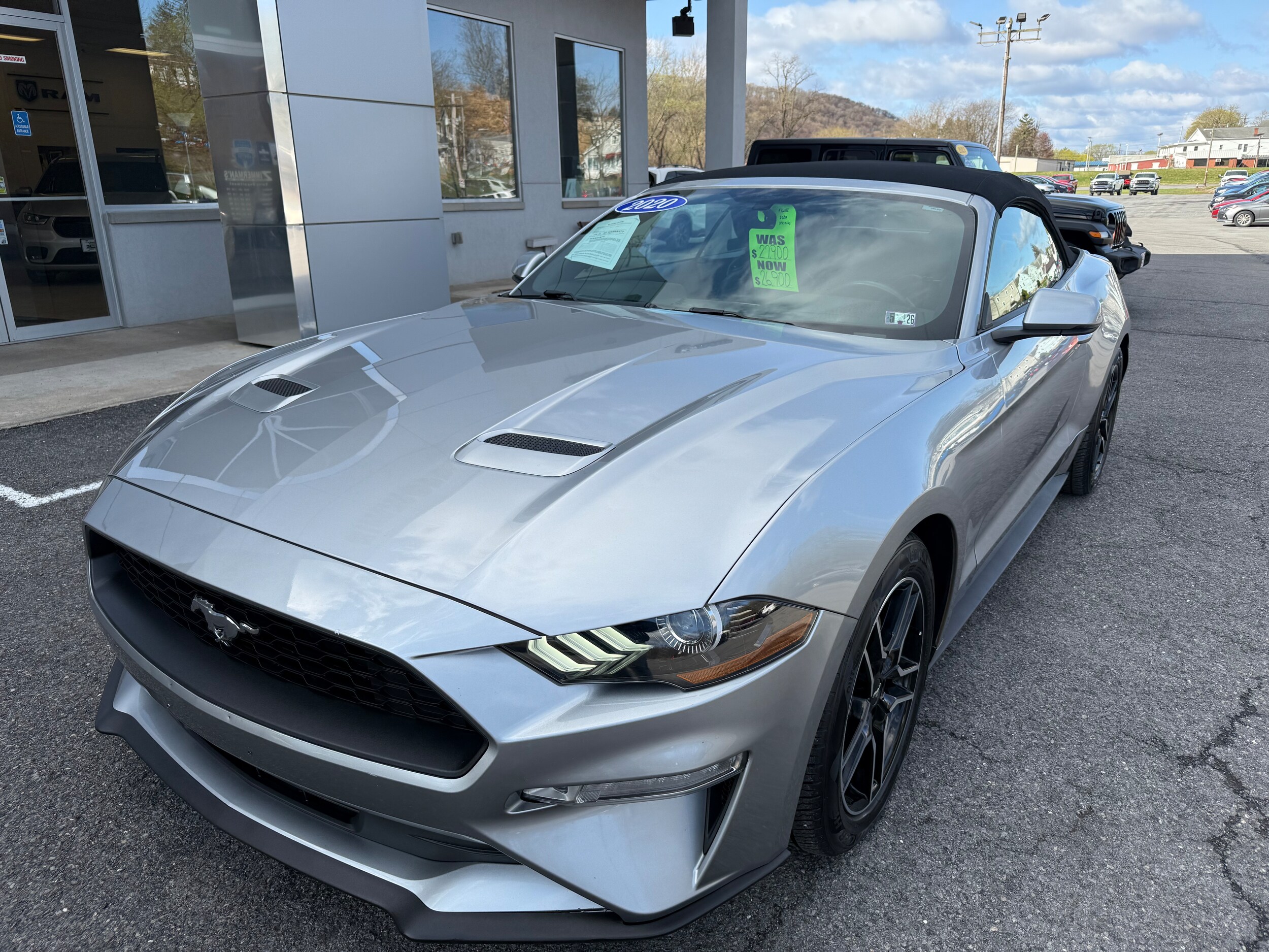 2020 Ford Mustang Convertible photo 3