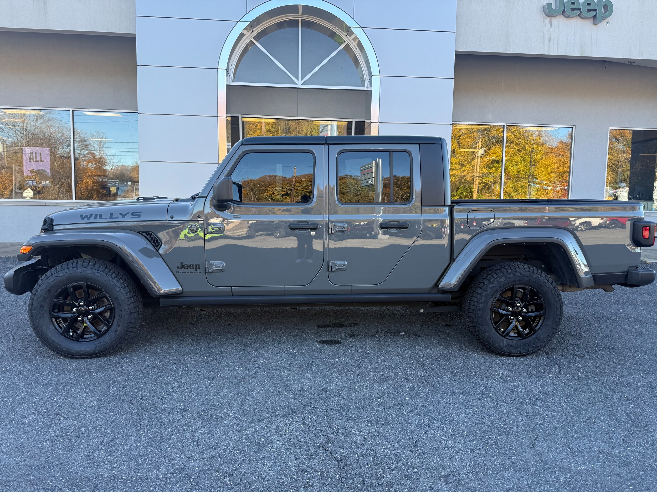 2022 Jeep Gladiator Sport photo 2