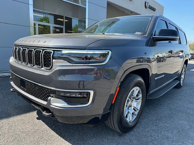 2024 Jeep Wagoneer L photo 2