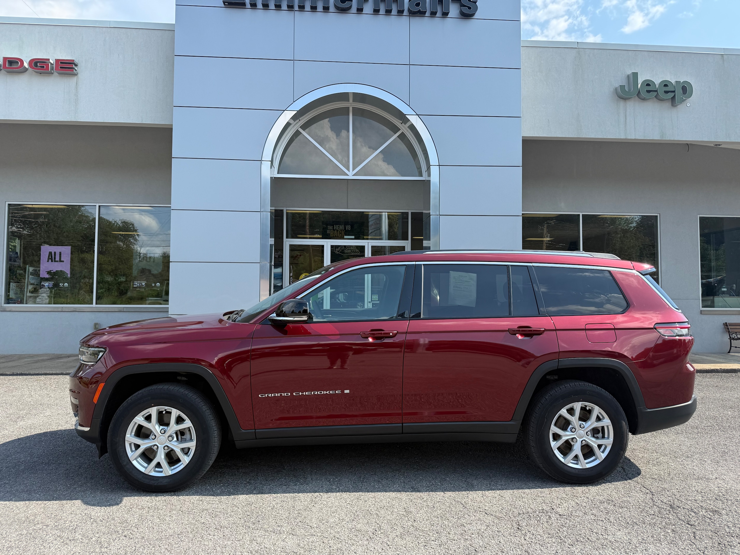 2023 Jeep Grand Cherokee Limited photo 2