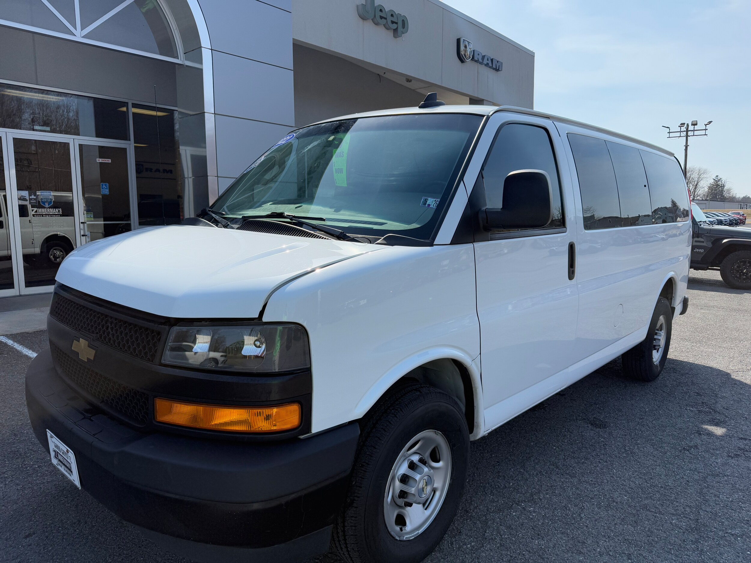 2022 Chevrolet Express 3500 photo 3