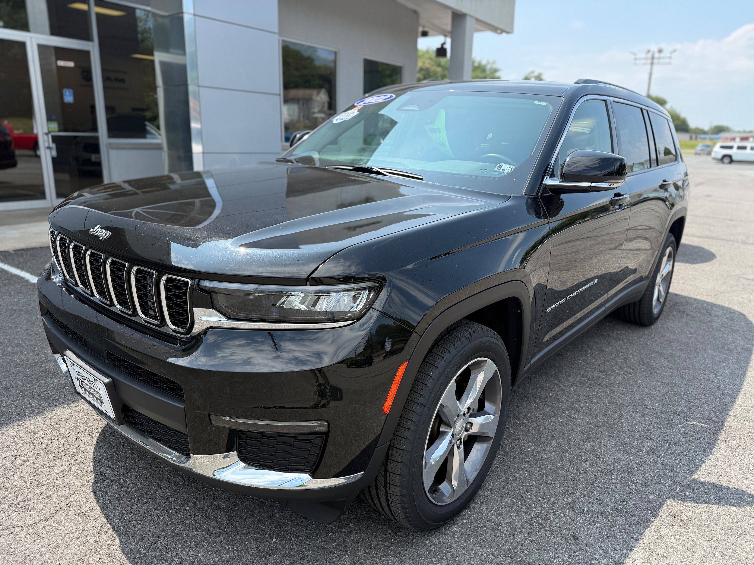 2022 Jeep Cherokee Limited photo 2