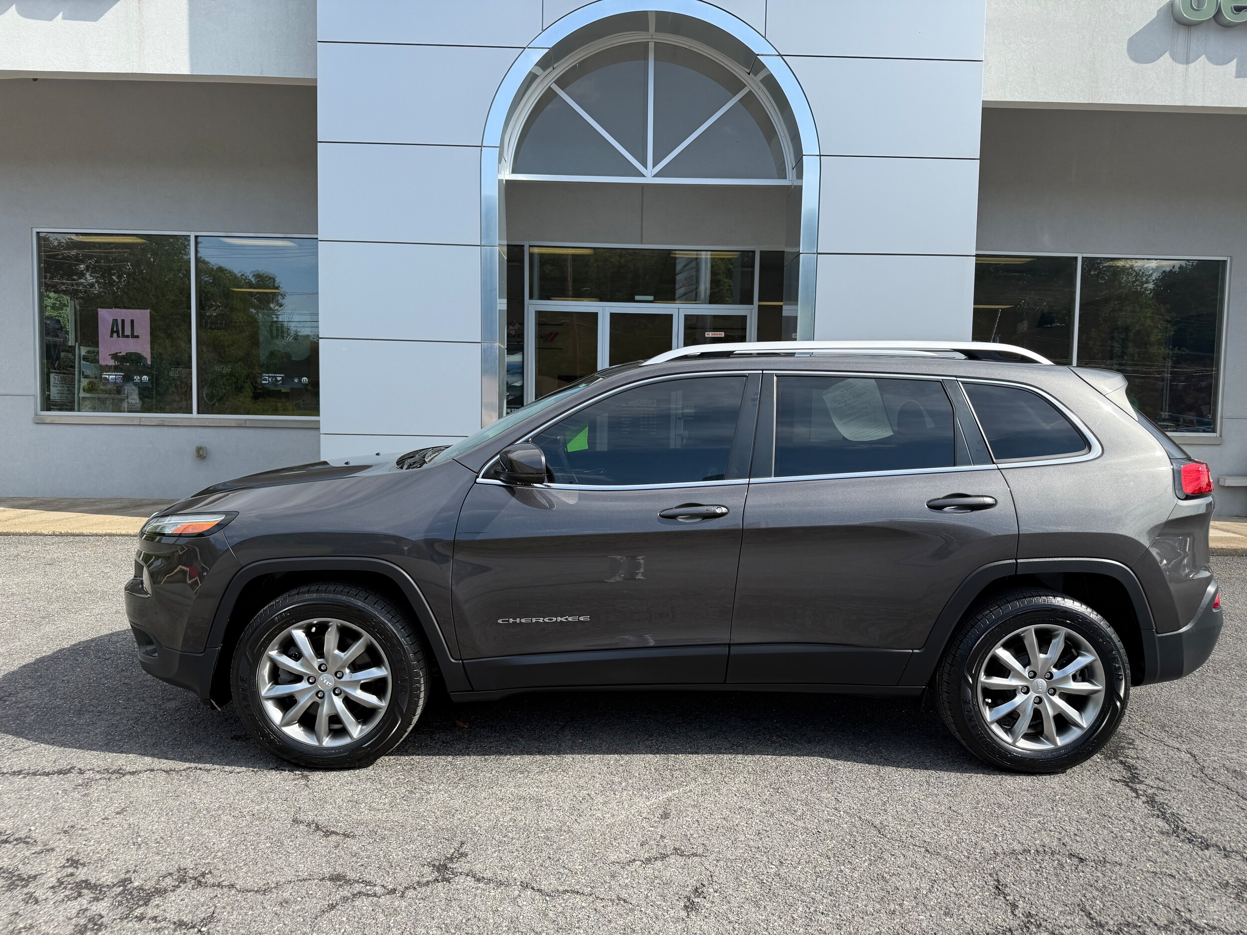 2018 Jeep Cherokee Limited photo 2
