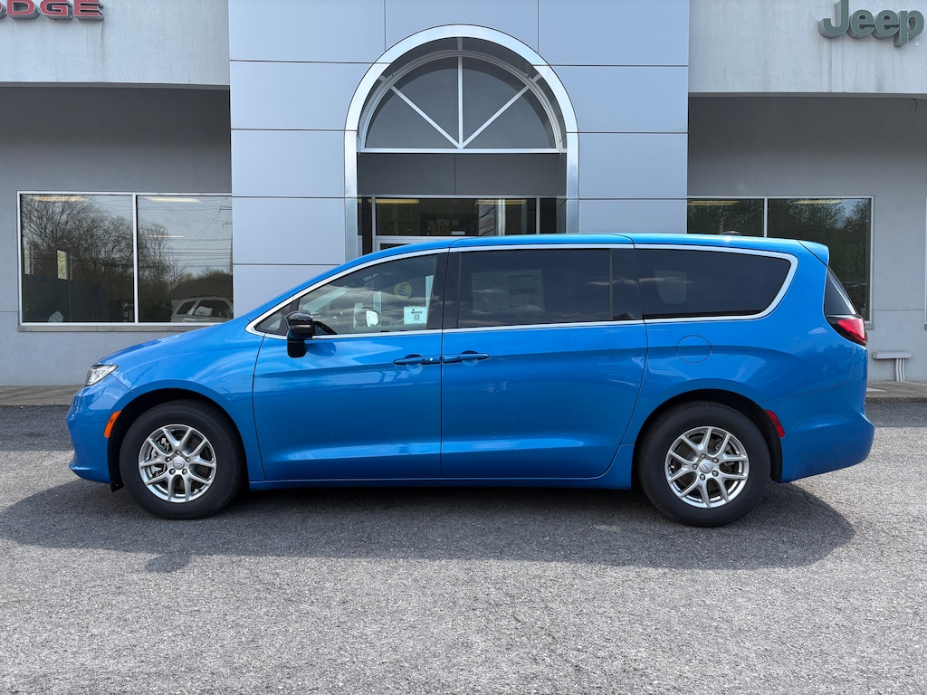 New 2026 Chrysler Pacifica Select Passenger Van