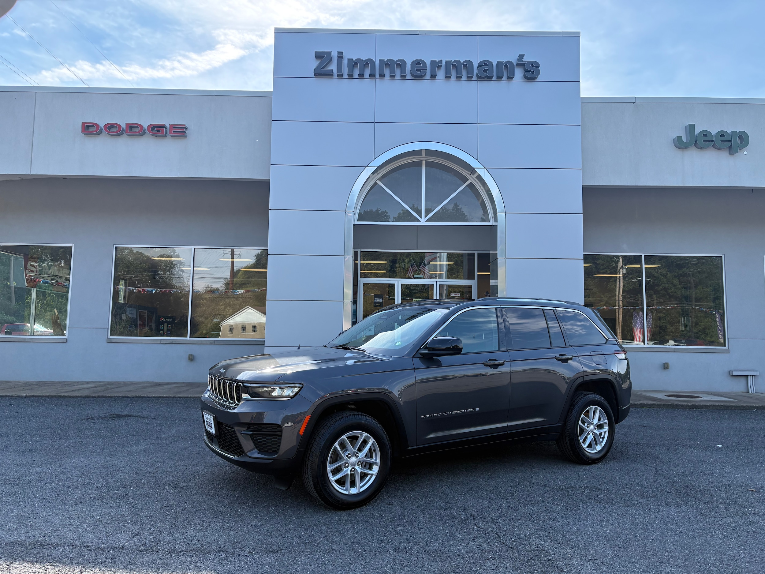 2023 Jeep Grand Cherokee Laredo