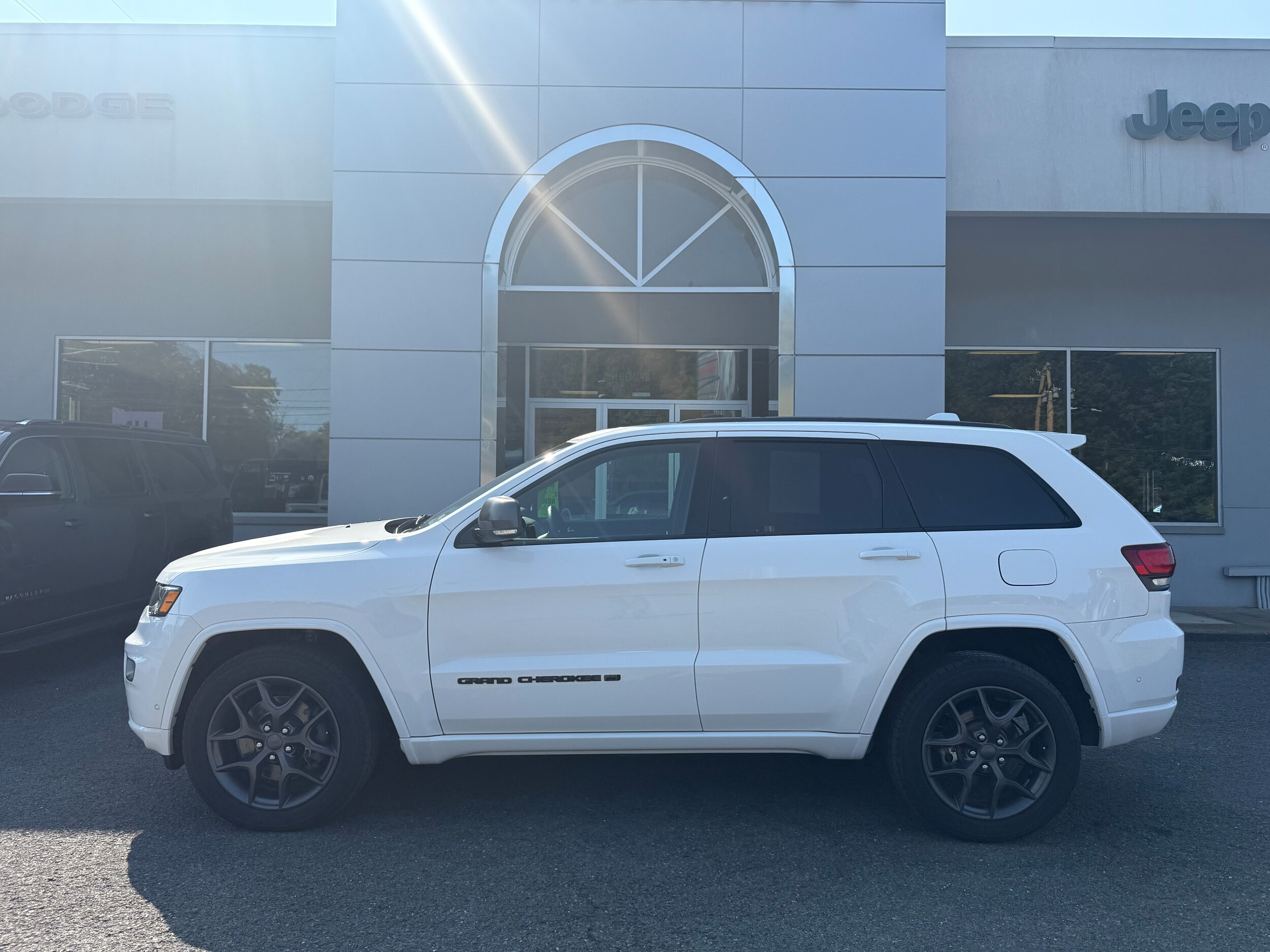 2021 Jeep Grand Cherokee Limited photo 2