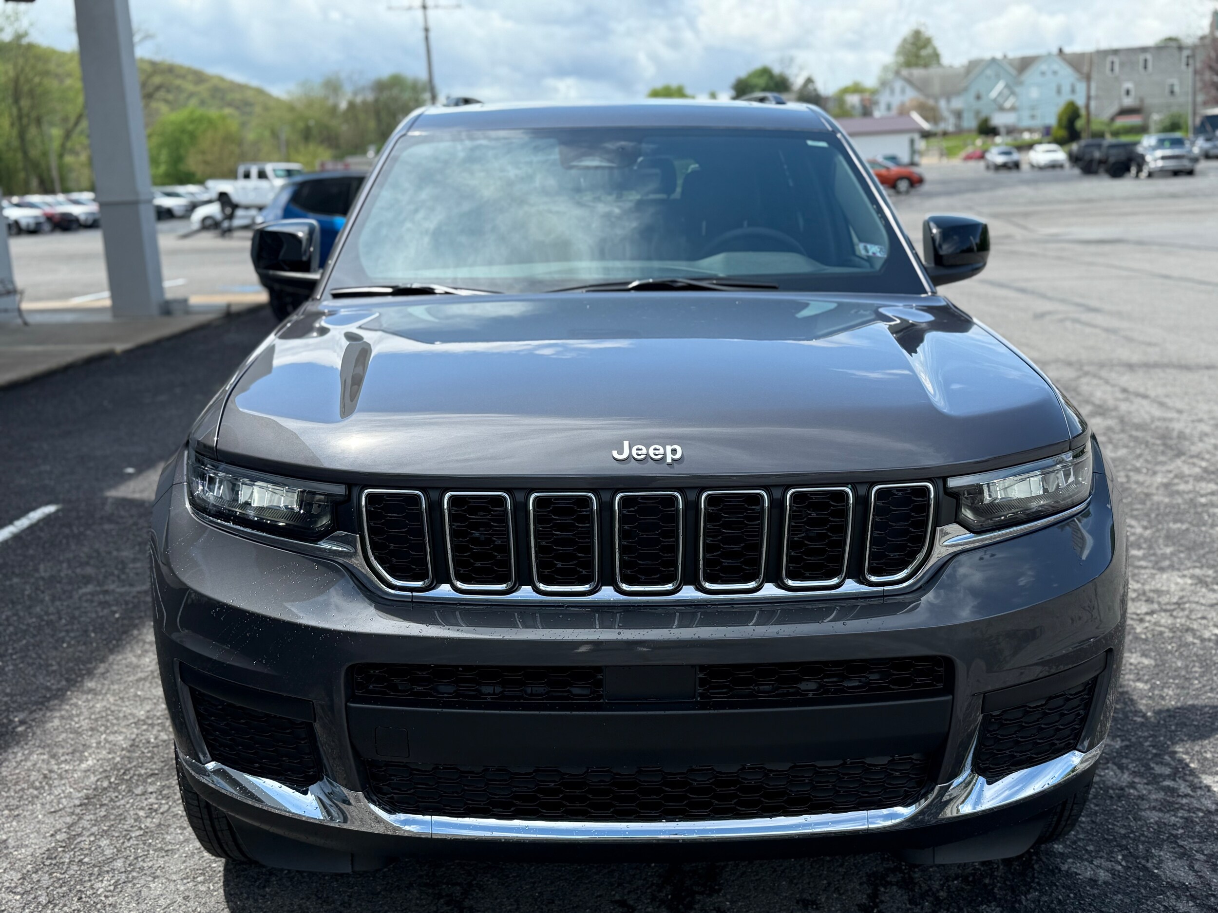 2025 Jeep Grand Cherokee Laredo photo 4