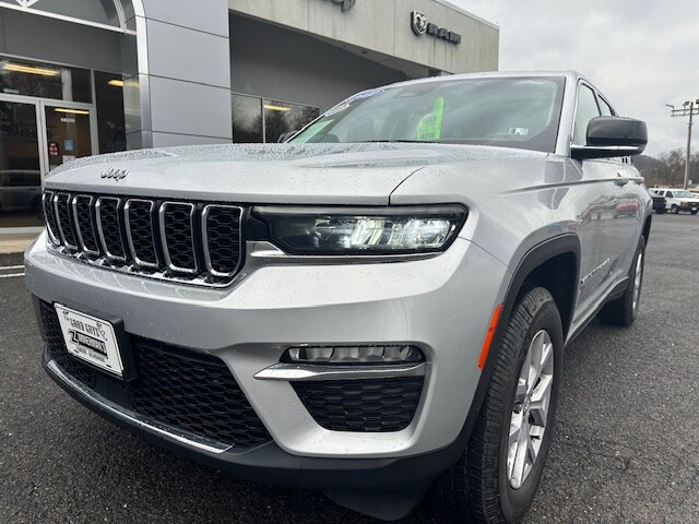 2022 Jeep Grand Cherokee Limited photo 2