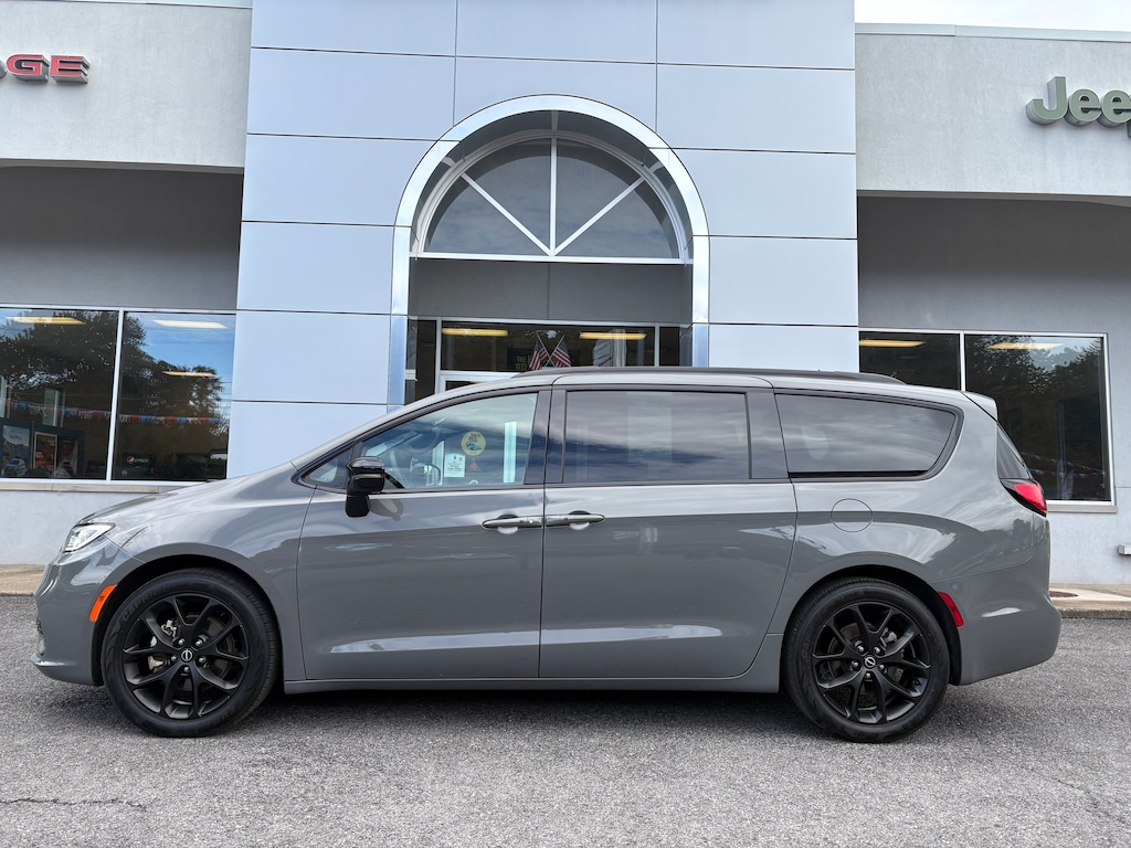 Certified 2025 Chrysler Pacifica Limited Van Passenger Van