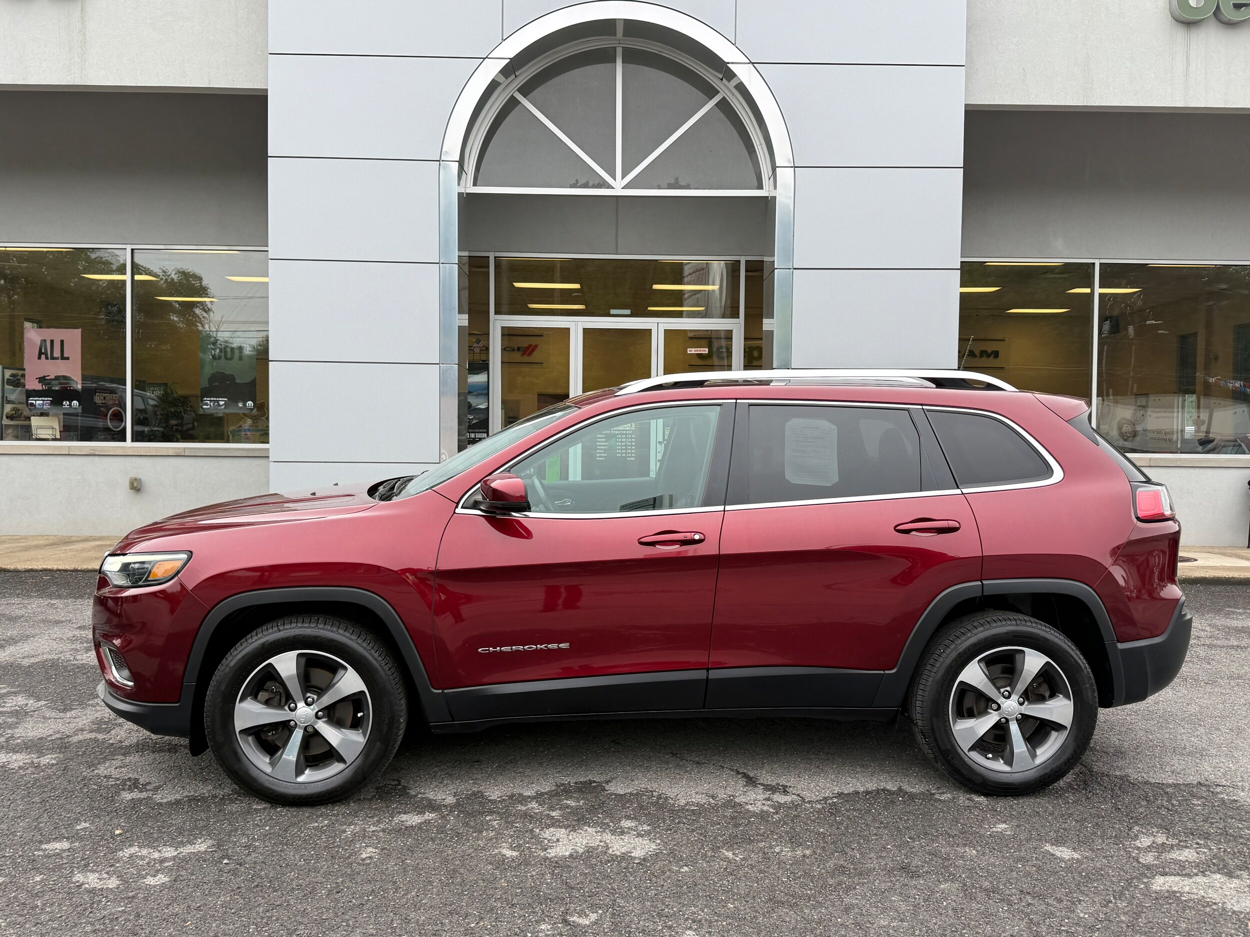 2019 Jeep Cherokee Limited photo 2