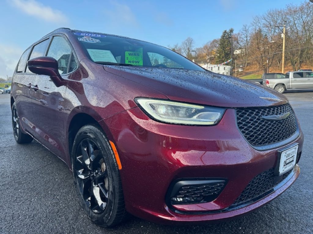 Certified 2022 Chrysler Pacifica Touring L Van Passenger Van