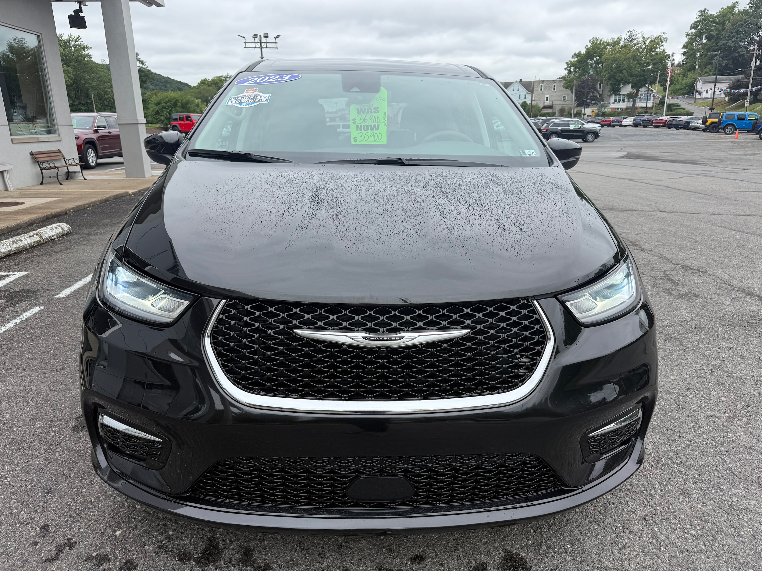 2023 Chrysler Pacifica Touring L photo 4
