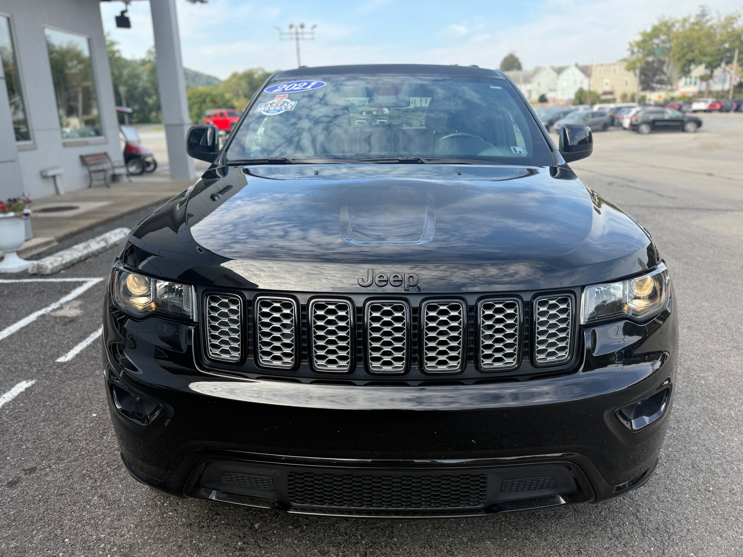 2021 Jeep Grand Cherokee Laredo photo 3
