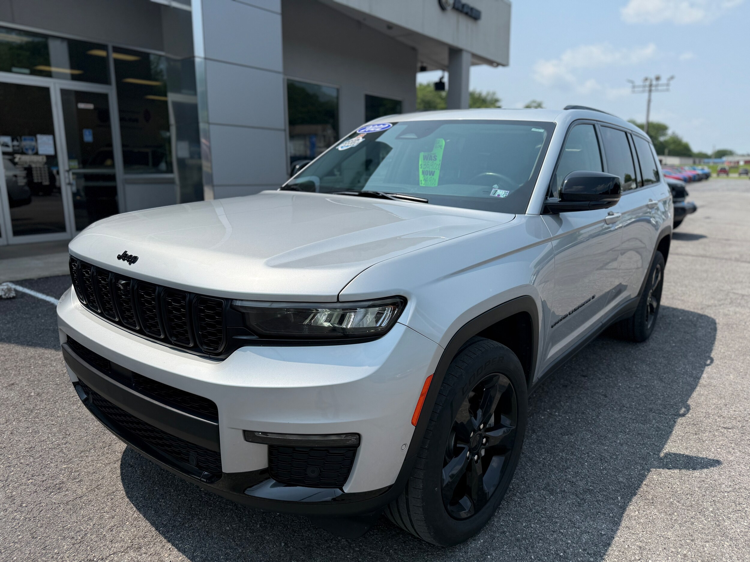 2022 Jeep Grand Cherokee Limited photo 3
