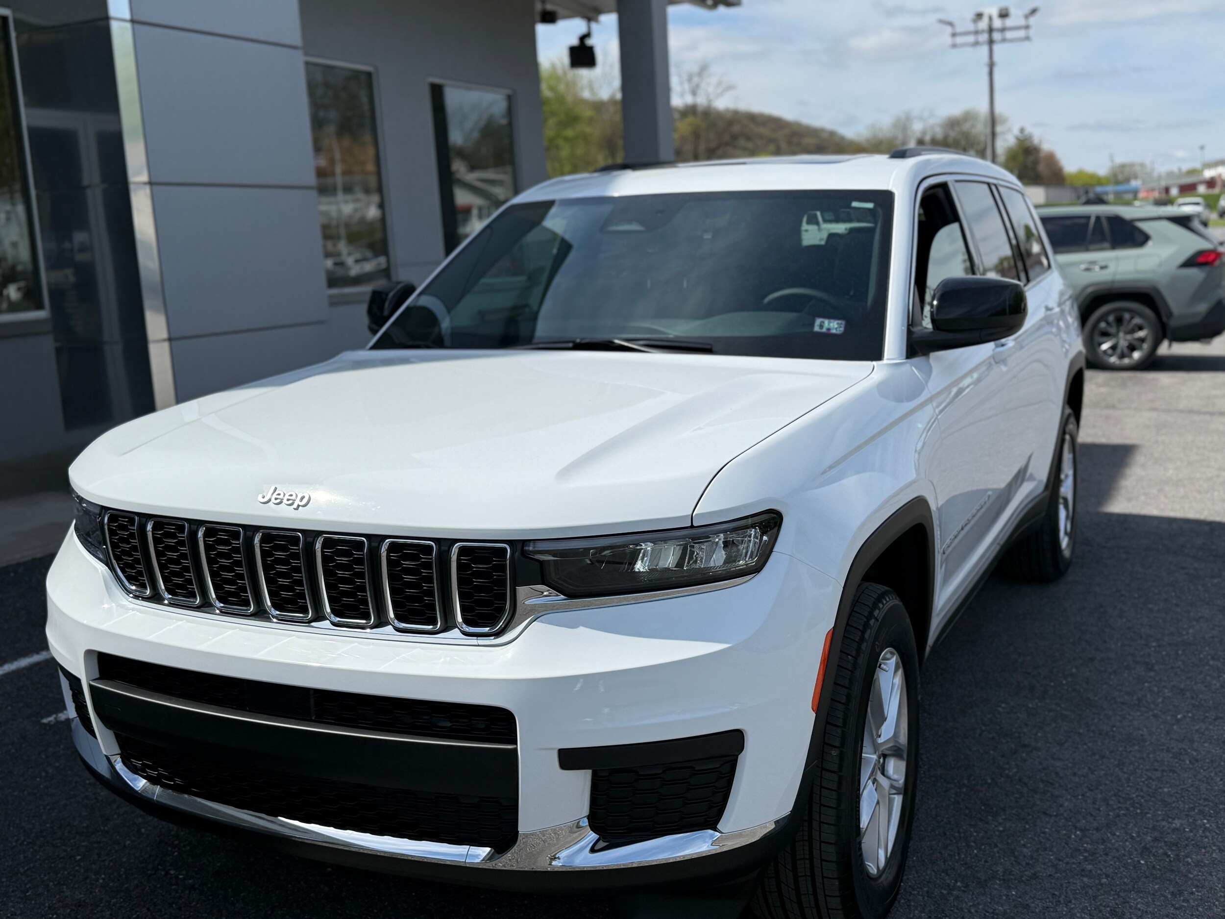 2025 Jeep Grand Cherokee L photo 3
