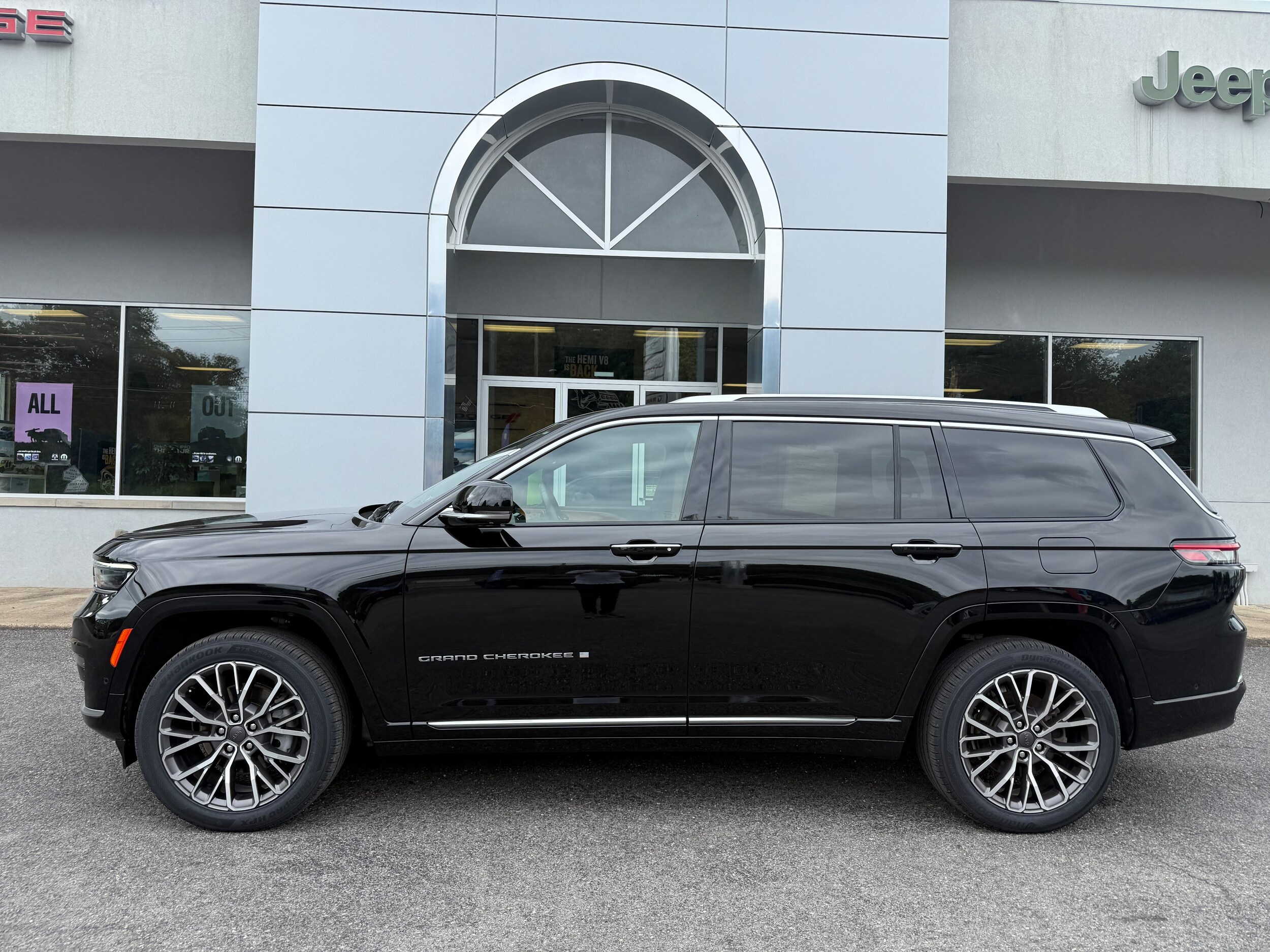 2021 Jeep Grand Cherokee L Summit Reserve photo 2