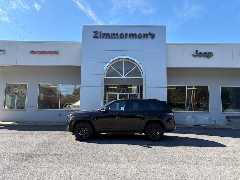 Certified 2025 Jeep Grand Cherokee Laredo SUV