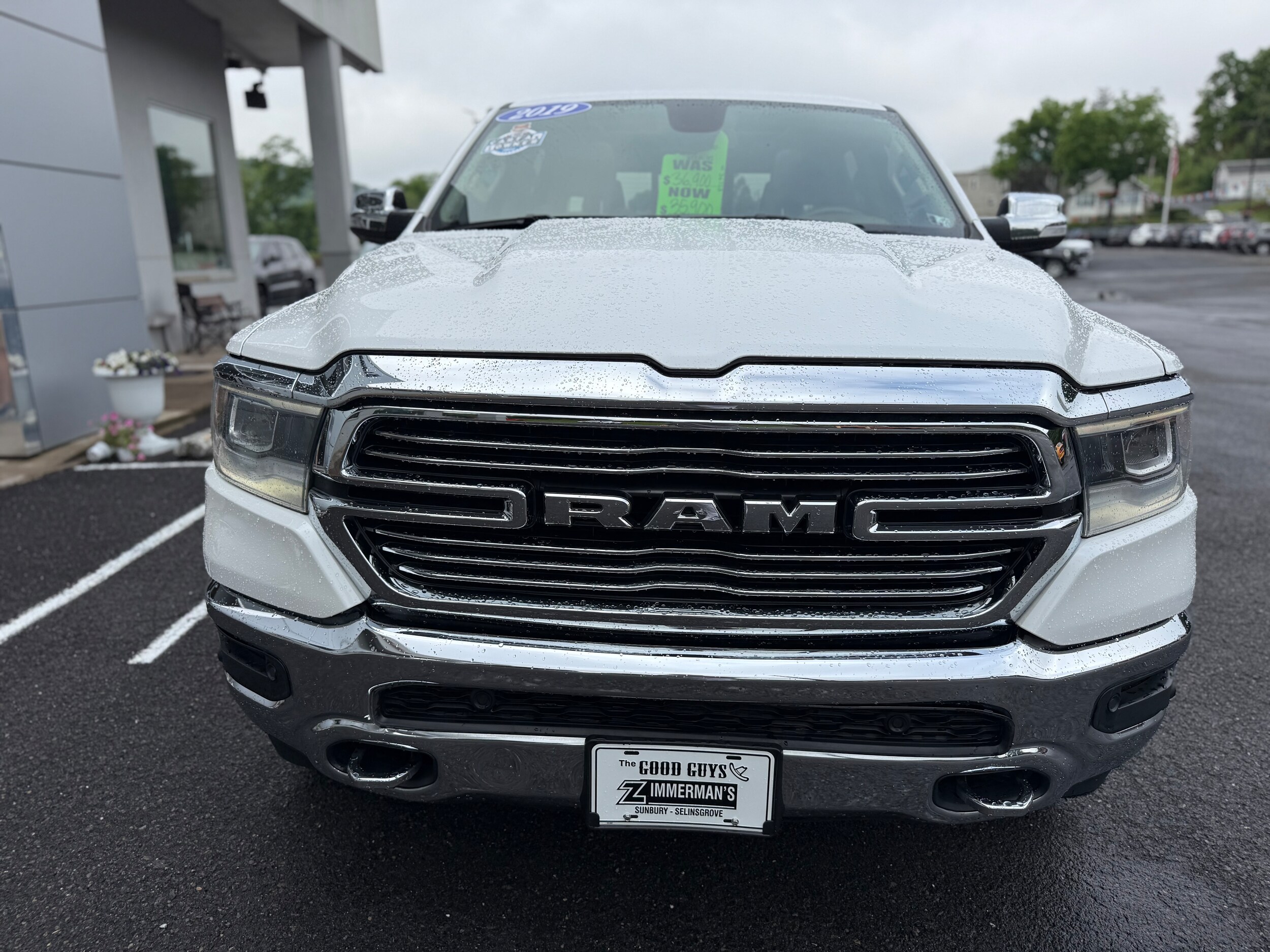 2019 Ram 1500 Laramie photo 3