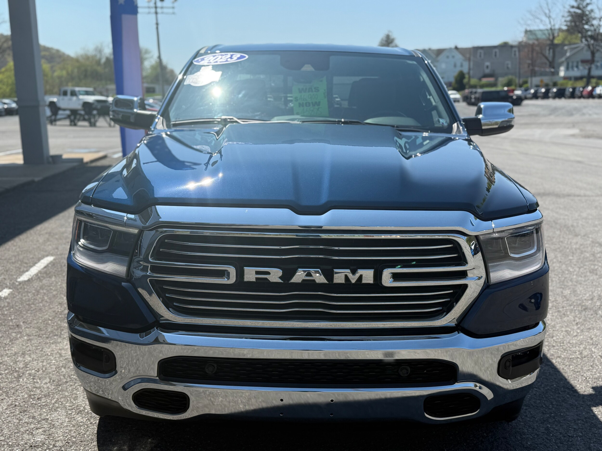 2023 Ram 1500 Laramie photo 3