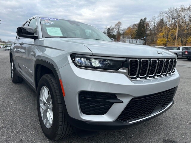 2024 Jeep Grand Cherokee Laredo X photo 3