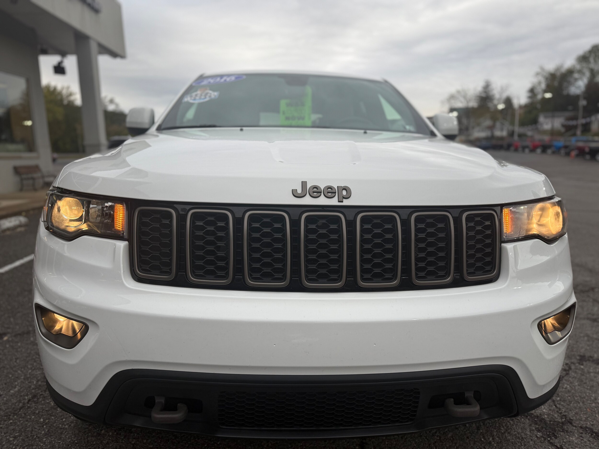 2016 Jeep Grand Cherokee Laredo photo 2