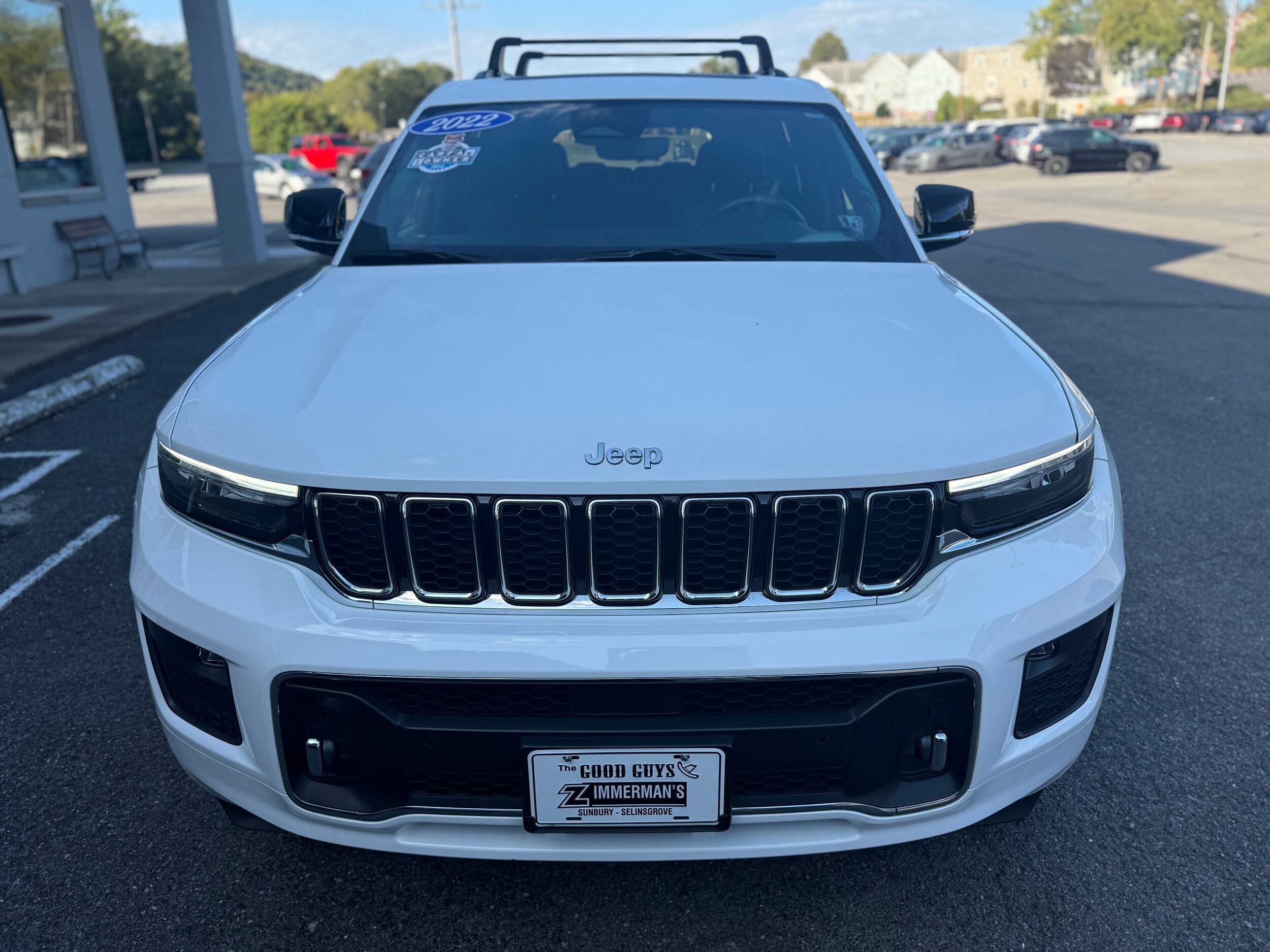 2022 Jeep Grand Cherokee Overland photo 2