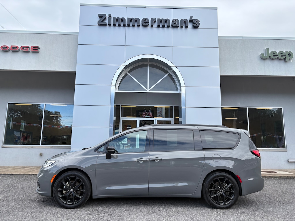 Certified 2025 Chrysler Pacifica Limited Van Passenger Van