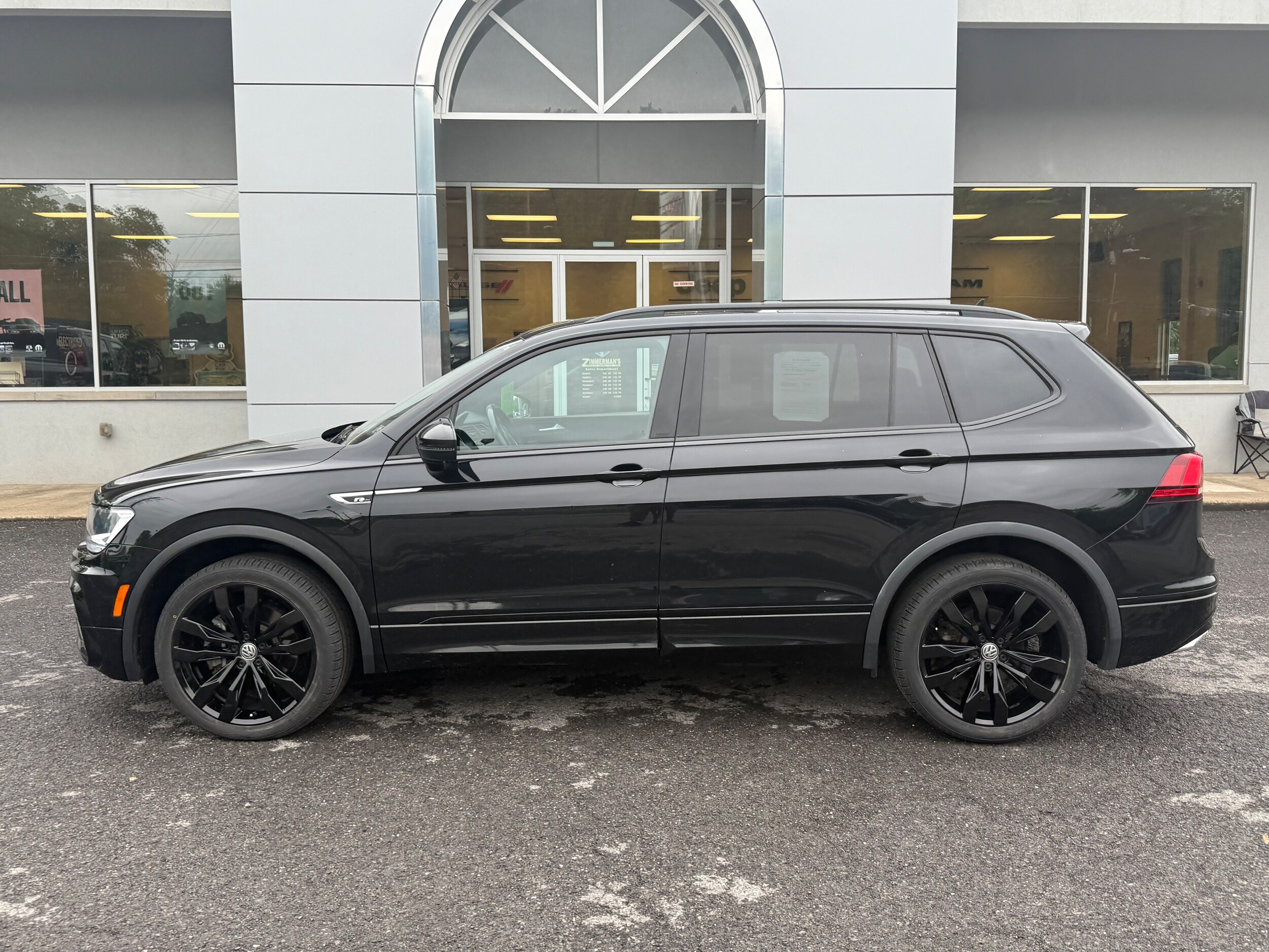 2021 Volkswagen Tiguan SE R-Line photo 2