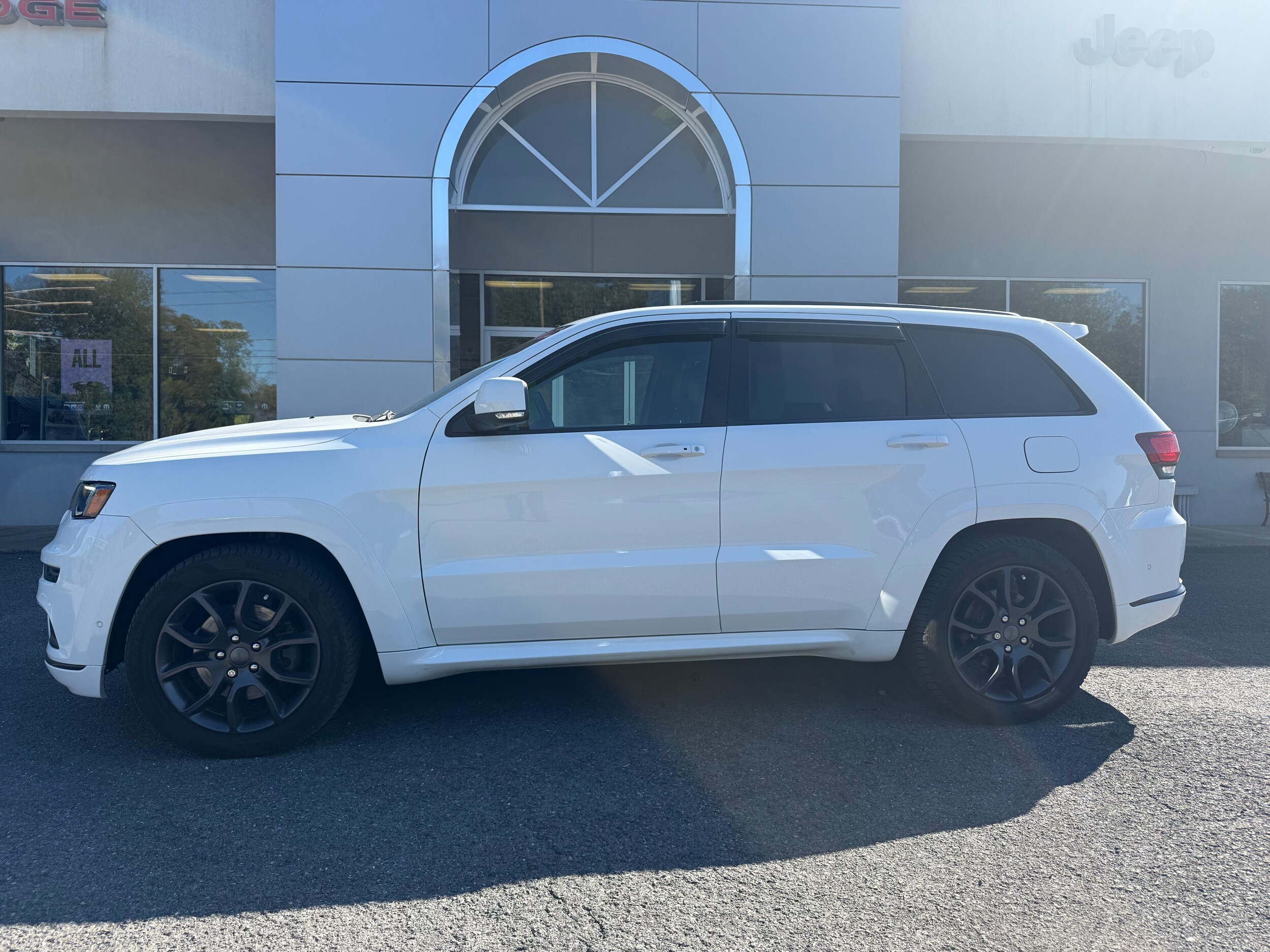 2021 Jeep Grand Cherokee Overland photo 2