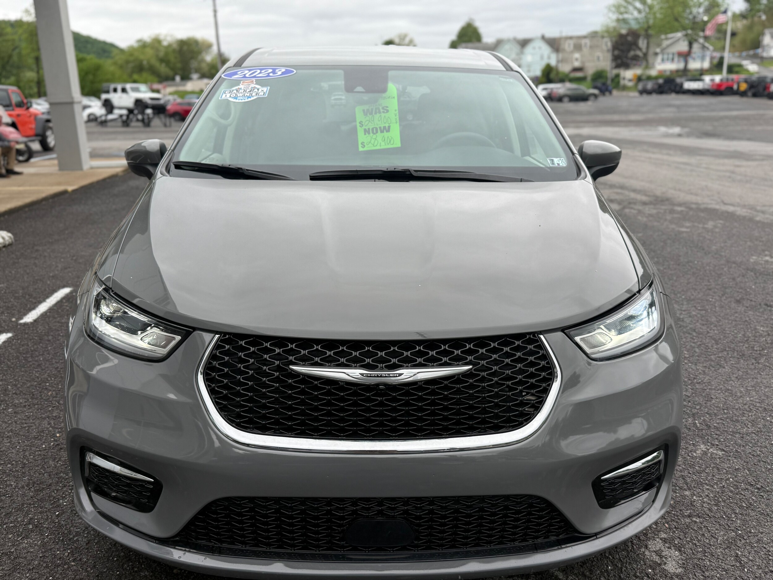 2023 Chrysler Pacifica Touring L photo 4