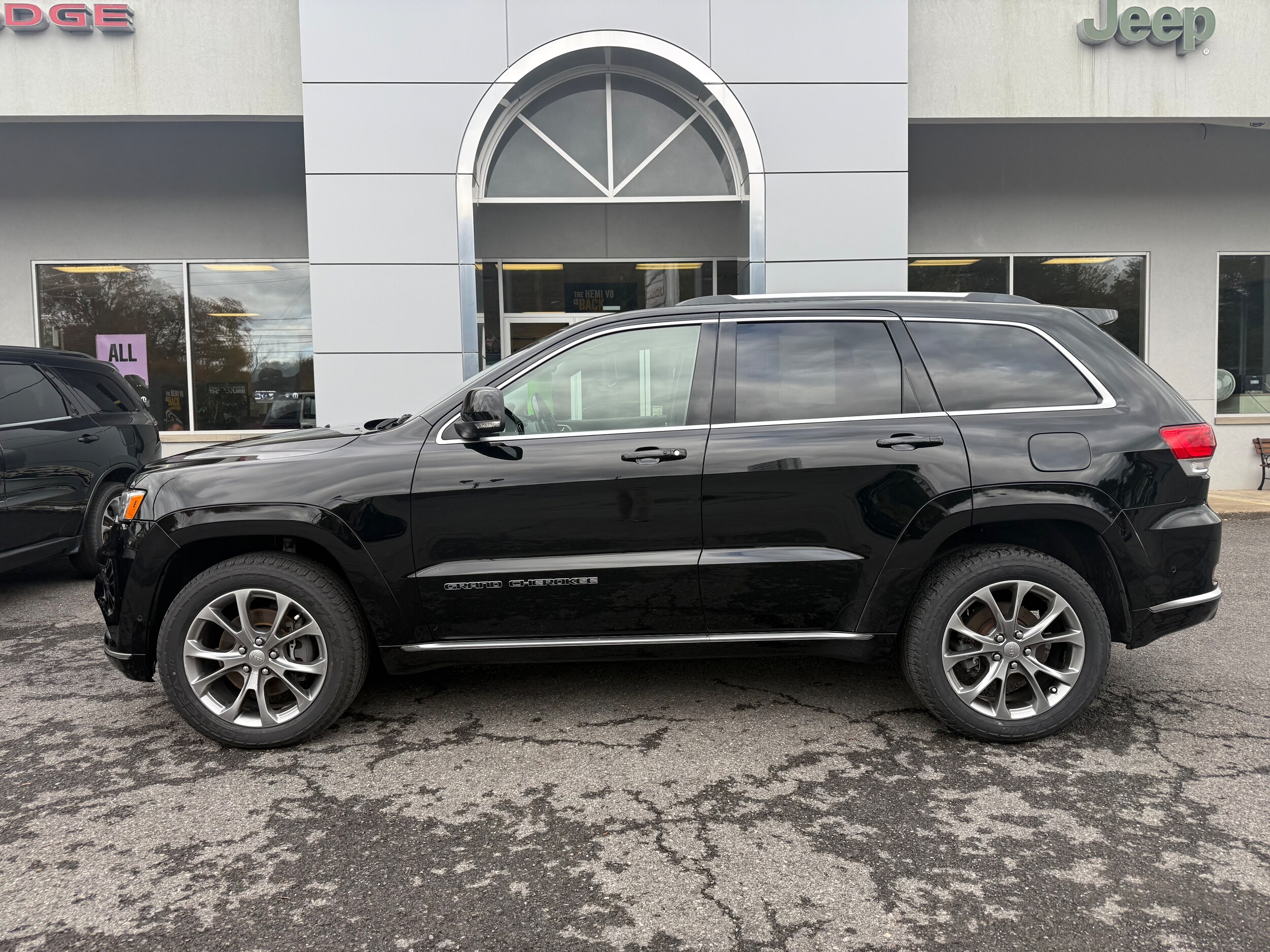 2021 Jeep Grand Cherokee Summit photo 2