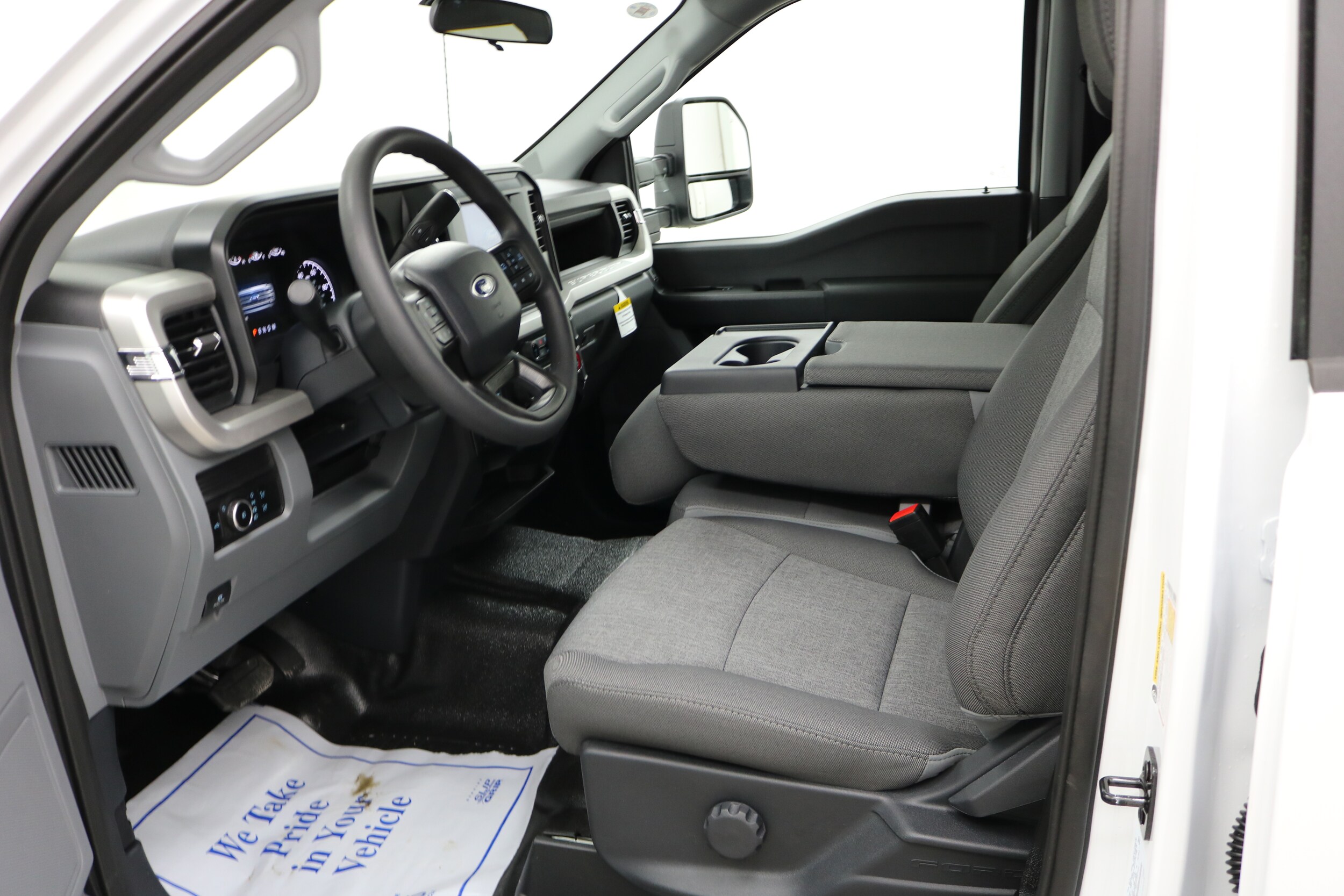 2025 Ford F-250 XL photo 3
