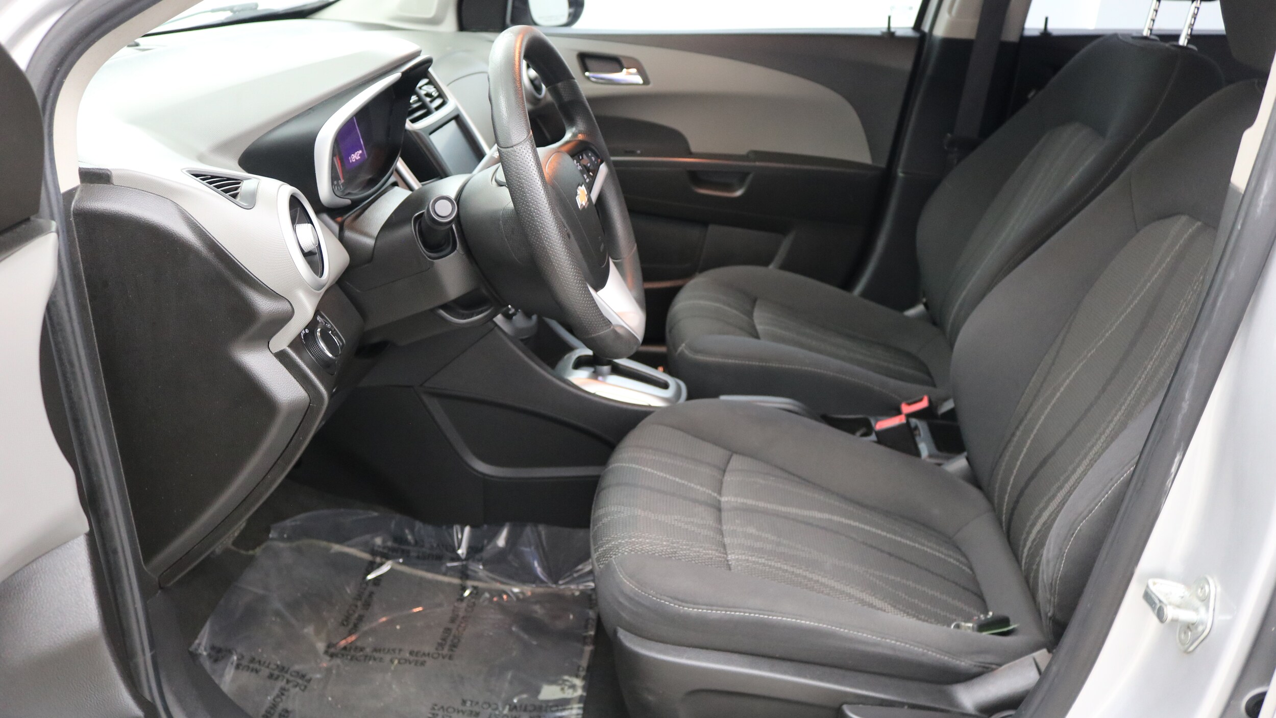 2017 Chevrolet Sonic LT photo 3