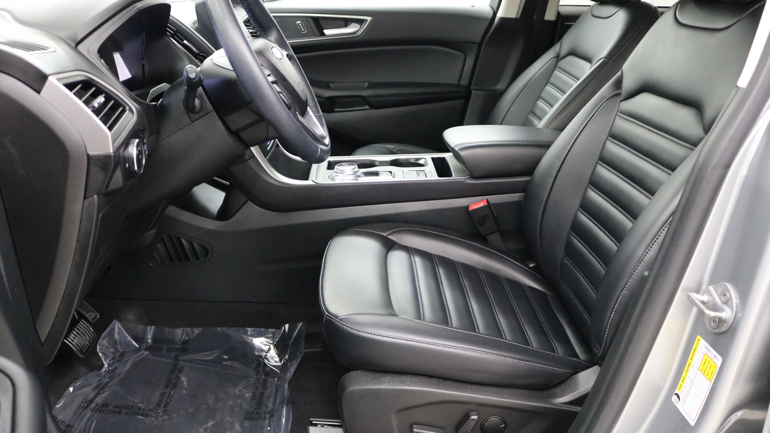 2024 Ford Edge SEL photo 2