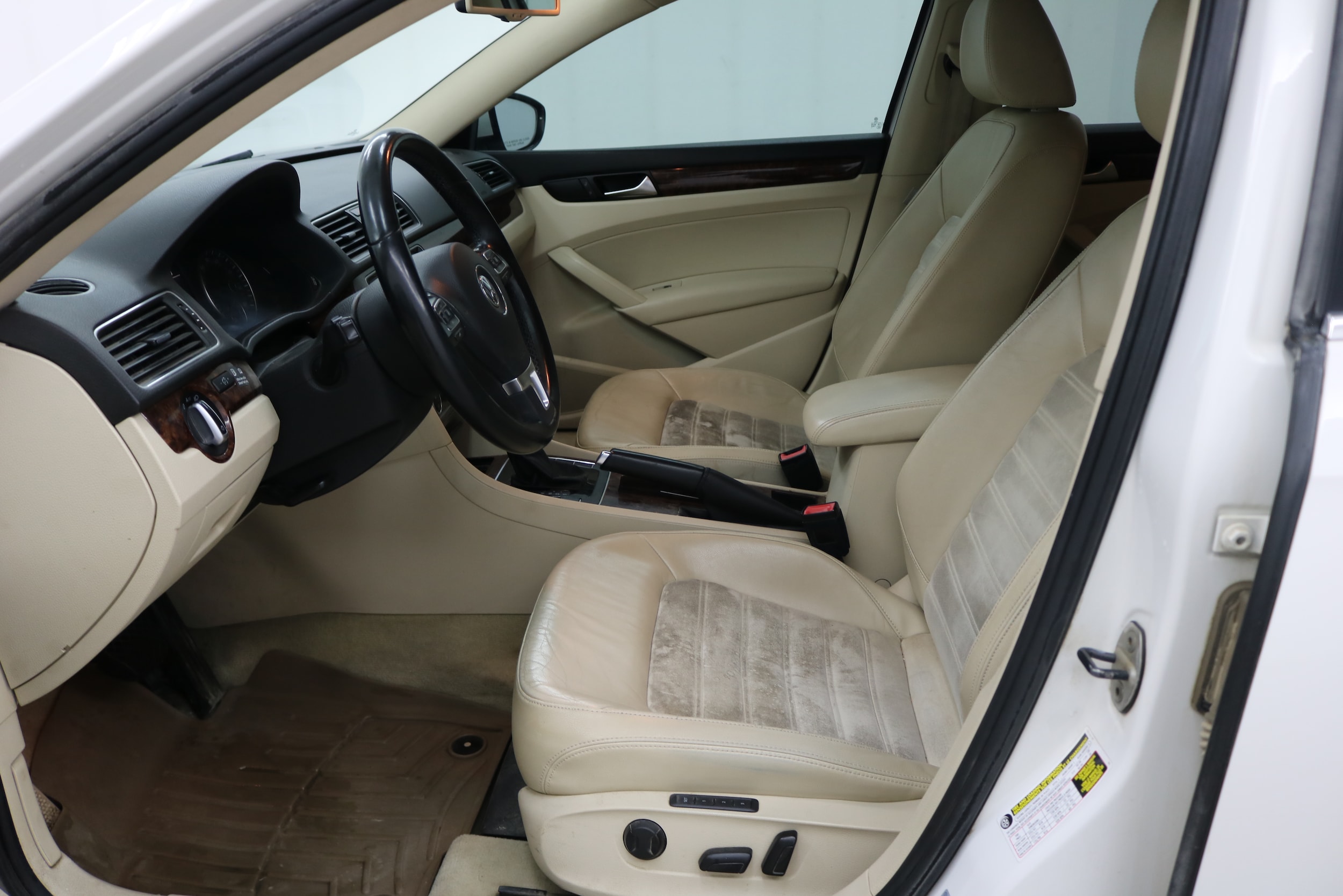 Used 2012 Volkswagen Passat SEL with VIN 1VWCN7A34CC109514 for sale in Beatrice, NE