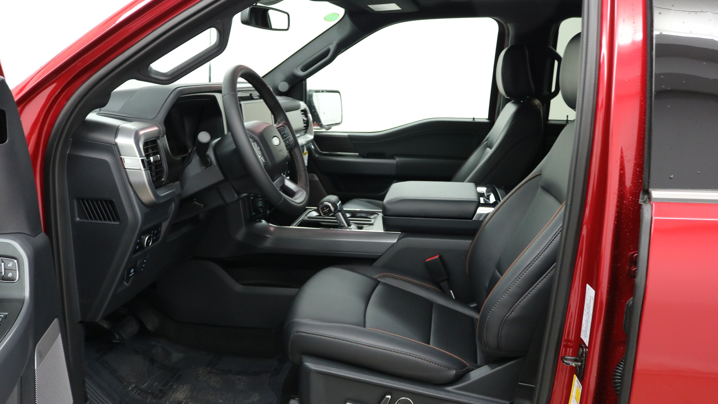 2025 Ford F-150 Lariat photo 2