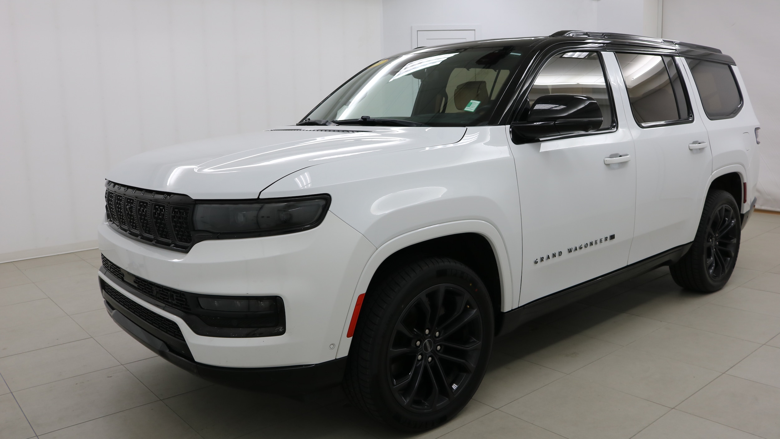 2023 Jeep Grand Wagoneer Series III's photo