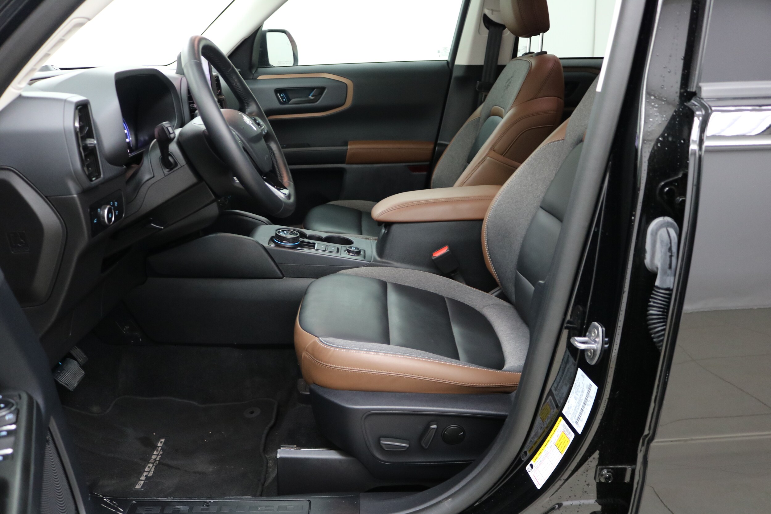 2024 Ford Bronco Sport Outer Banks photo 2
